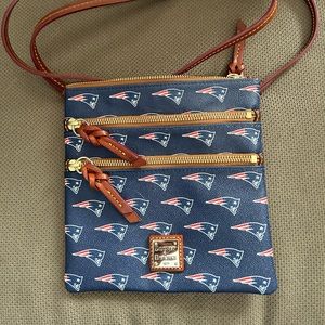 Dooney & Bourke New England Patriot’s Crossbody bay